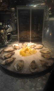 Oysters at Shucked, Publika