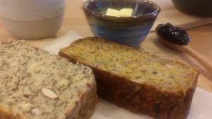 The texture is perfect and the composition super healthful! On the left is a paleo bread with chia seed, and on the right, a spicy gluten-free bread.