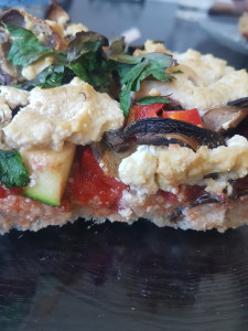 A full and satisfying gluten-free, vegan pizza...