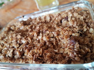 Close-up of the crumbly topping... you don't have to use a lot of oil!