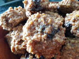 Close-up of the Blonde Brownie "Cookie!" Do add chocolate chips or a chopped up 70-90% chocolate bar (if you want it to be vegan, otherwise any chocolate bar is fine). The ooey goodness makes all the difference for the cookie version!  